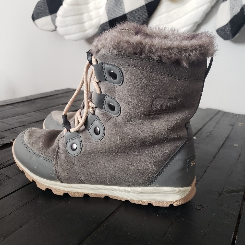 Sorel Women's Girls Whitney Suede 5 Grey Snow Boots Winter Fur Pink Laces